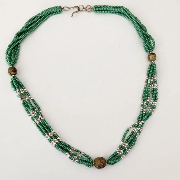 Vintage green and silver seed bead choker with matte gold beads - Picture 9 of 10